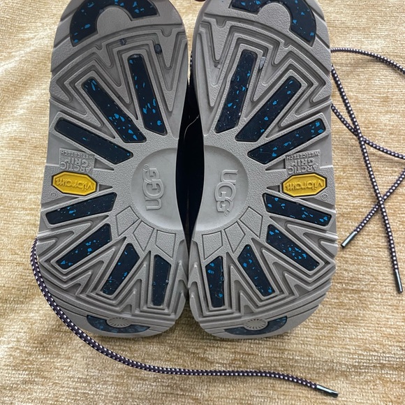 Uggs ankle boots 🥾 lace up, faux fur, non-slip, ladies size 6 - Picture 8 of 9